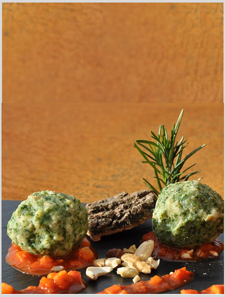 Dumplings (Knödel) with Herbs 290g (4 Pieces for 1-2 Portions)