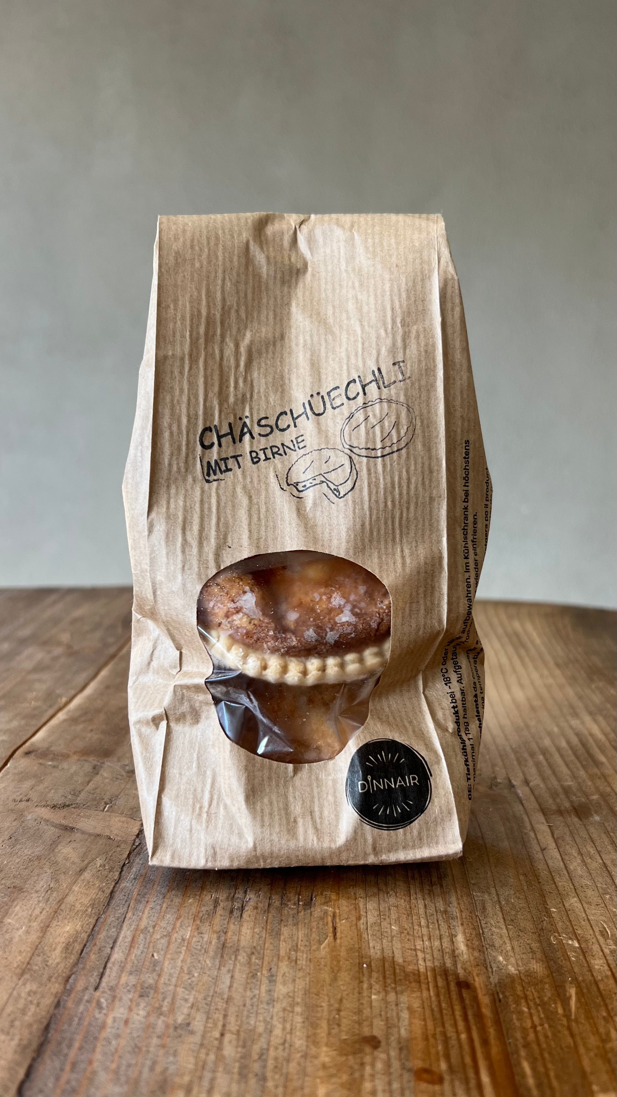 Chäschüechli mit Birne 250g (2 Stück für 1-2 Portionen) – Dinnair Chäschüechli mit Birne 250g (2 Stück für 1-2 Portionen) – Dinnair